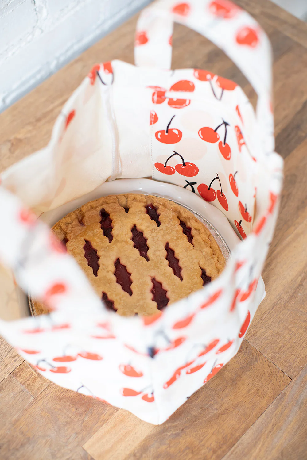 Lunch + Pie Tote - Linea Red/Pink - Image 5